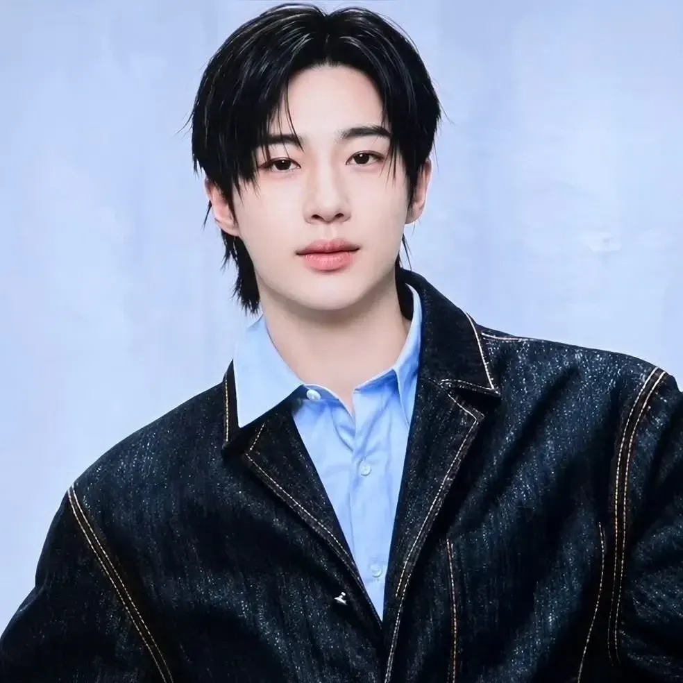 Recent activity shot of Byeon Wooseok