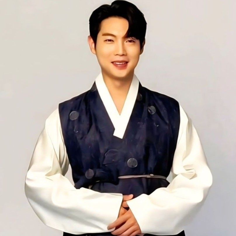 Latest photo of Son Taejin