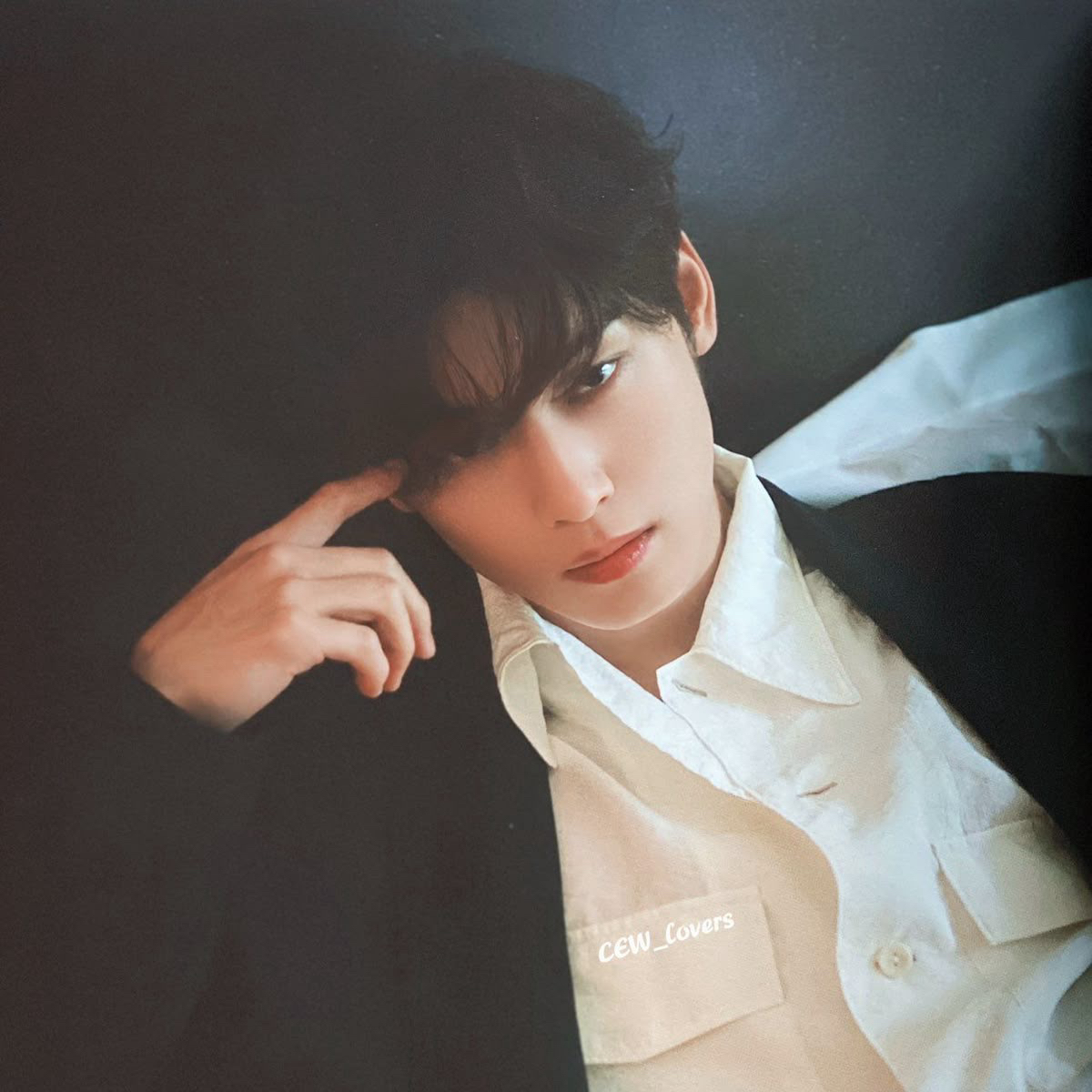 Behind-the-scenes cut of Cha Eunwoo