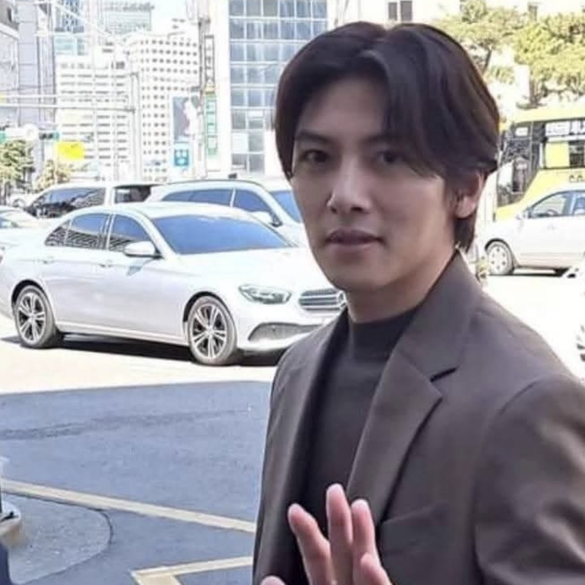 Behind-the-scenes cut of Ji Changwook