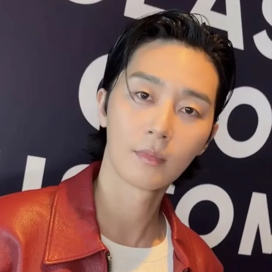 Recent activity shot of Park Seojoon
