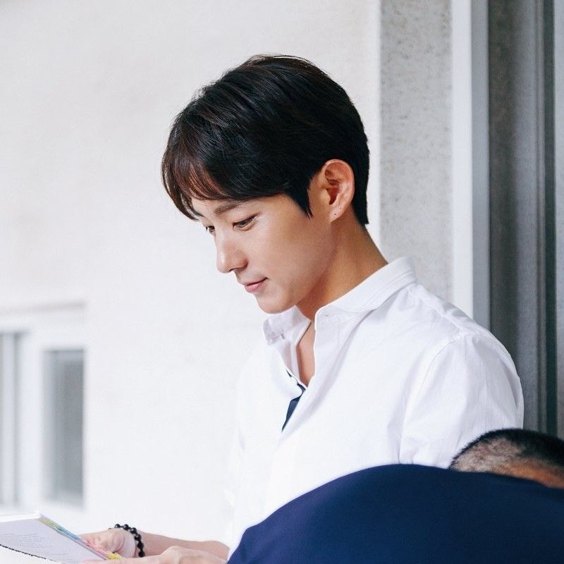 A moment captured by a fan of Lee Joongi