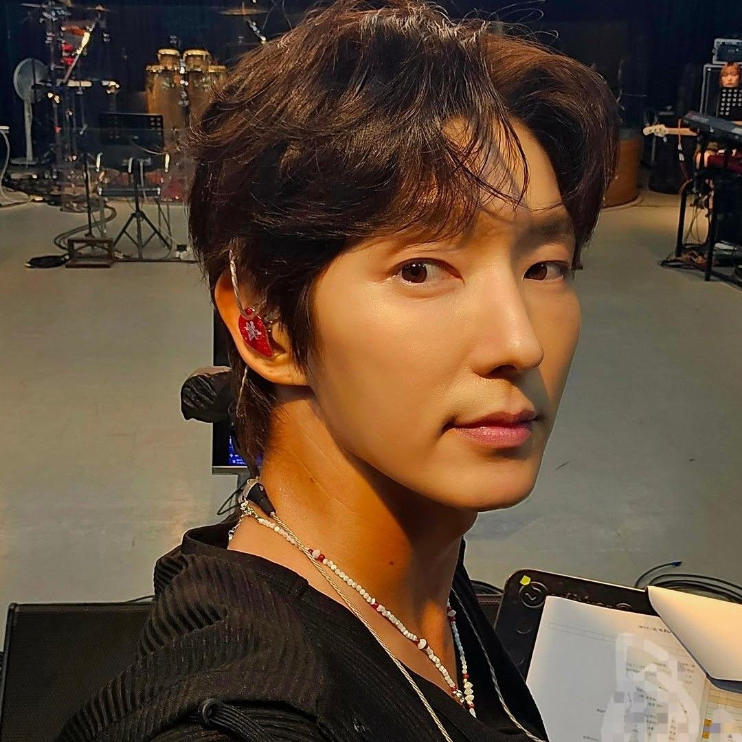 Behind-the-scenes cut of Lee Joongi