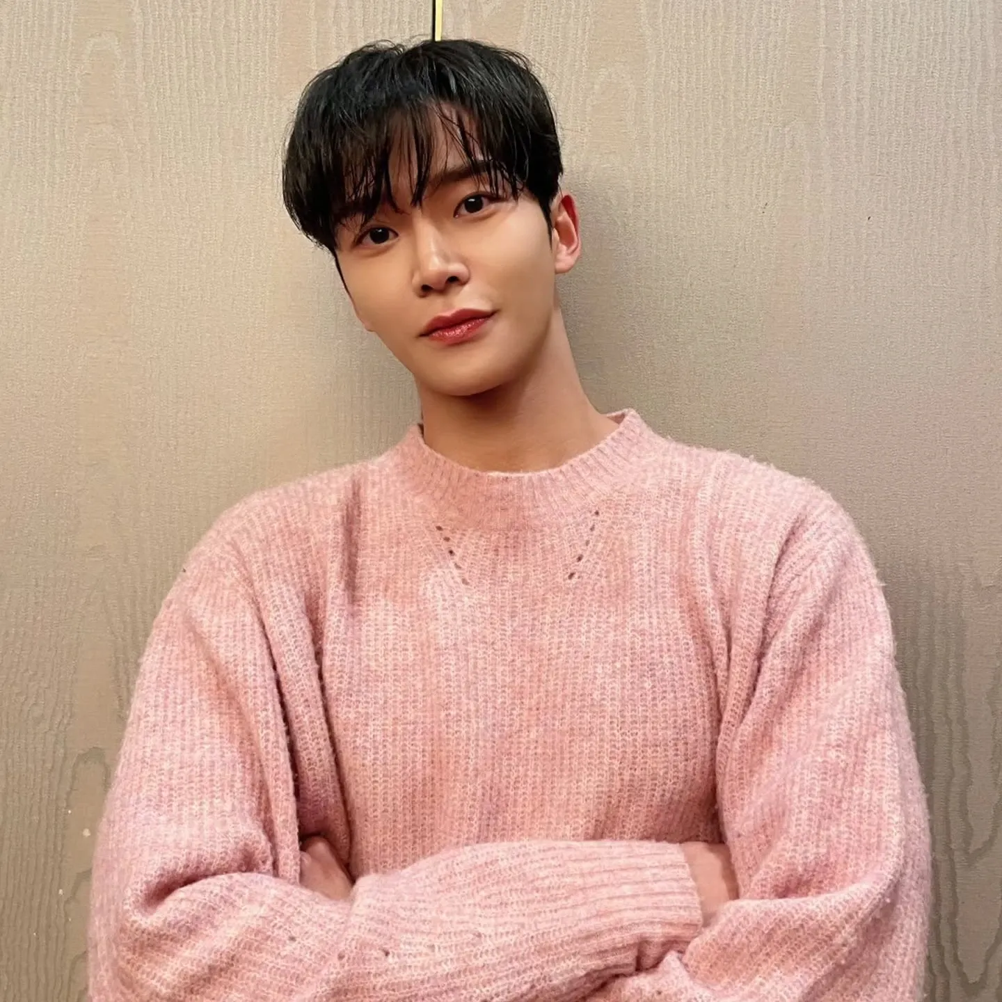 로운의 비하인드 컷