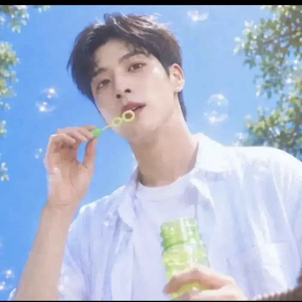 Behind-the-scenes cut of Jeong Dongwon