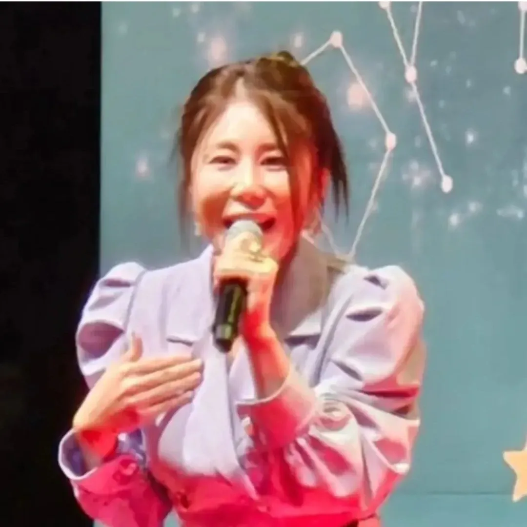 Behind-the-scenes cut of Kim Soyou