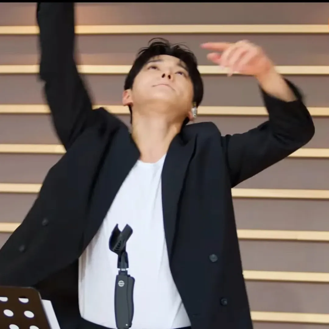 A moment captured by a fan of Seong Ri