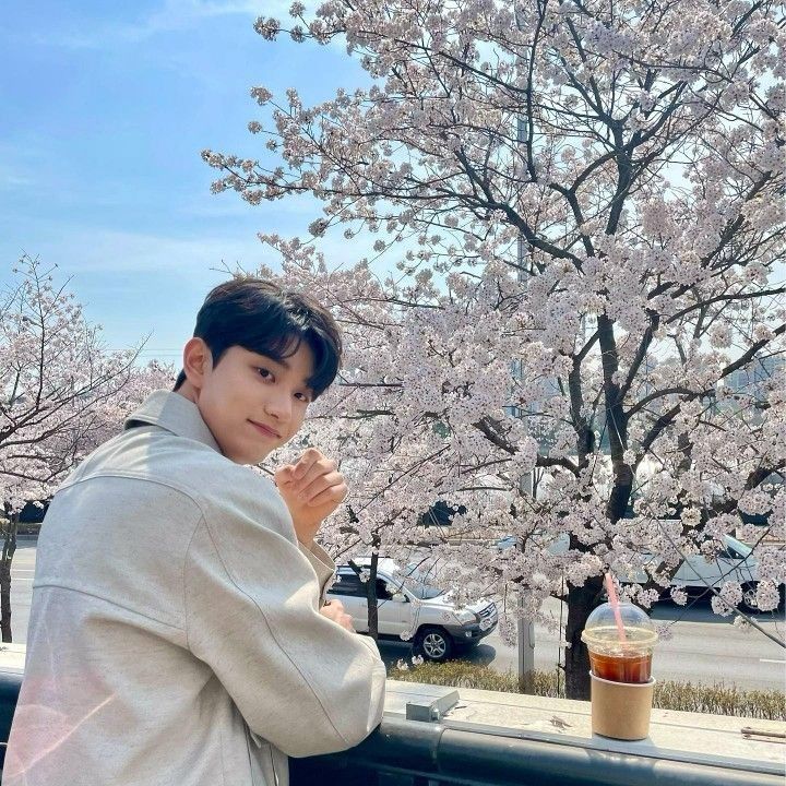 Behind-the-scenes cut of Kim Jaewon