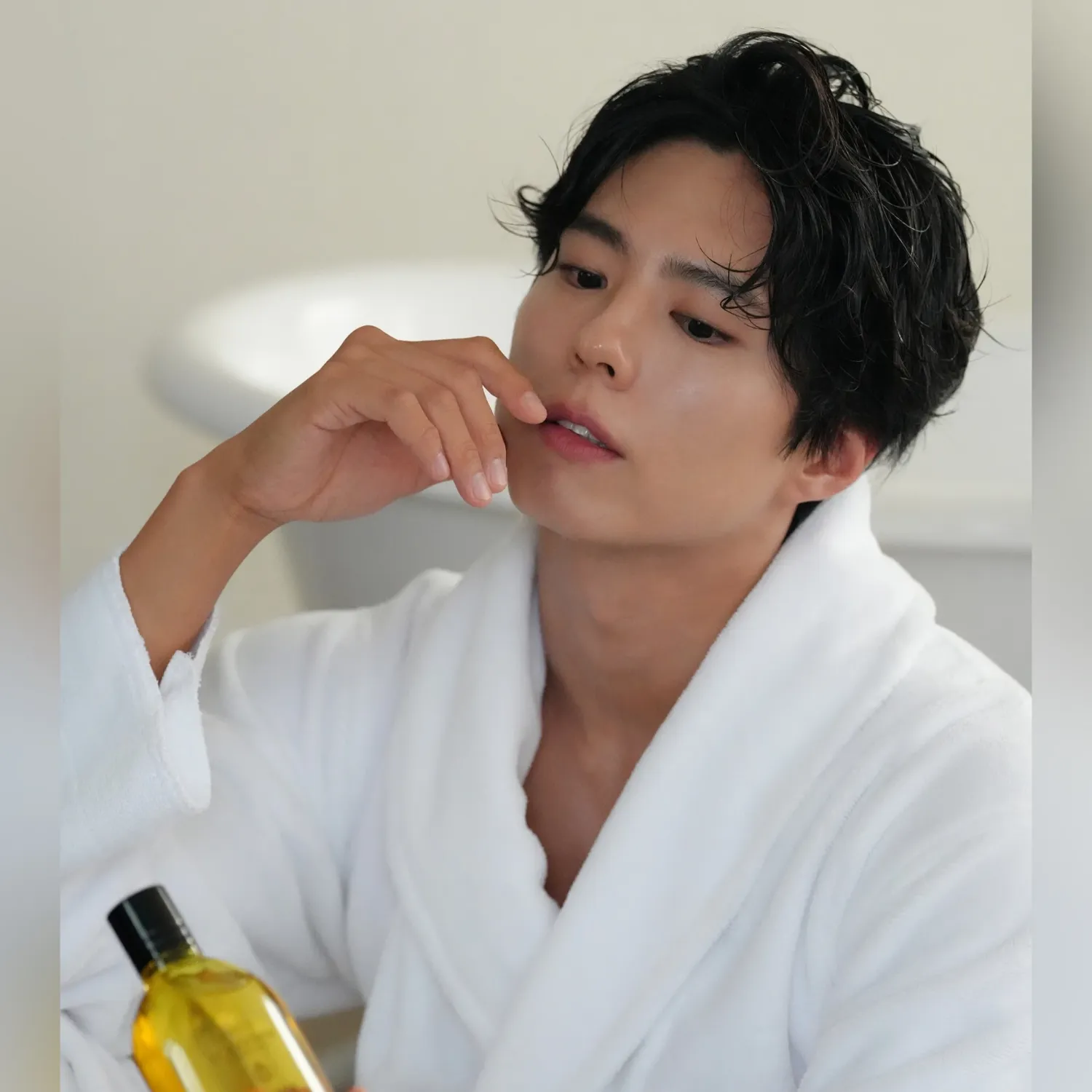 A moment captured by a fan of Park Bogum