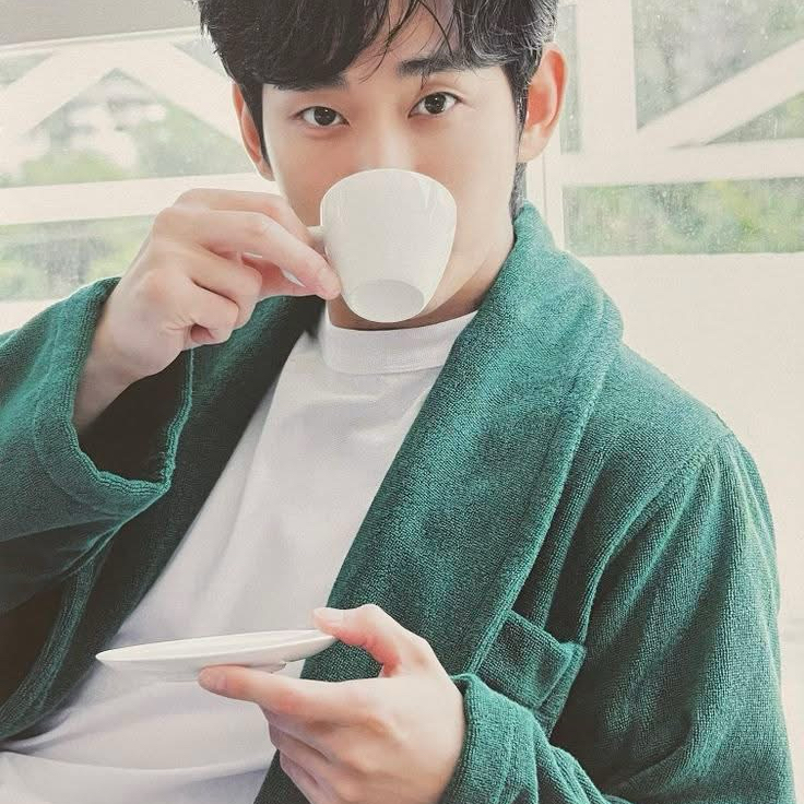Recent activity shot of Kim Soohyun