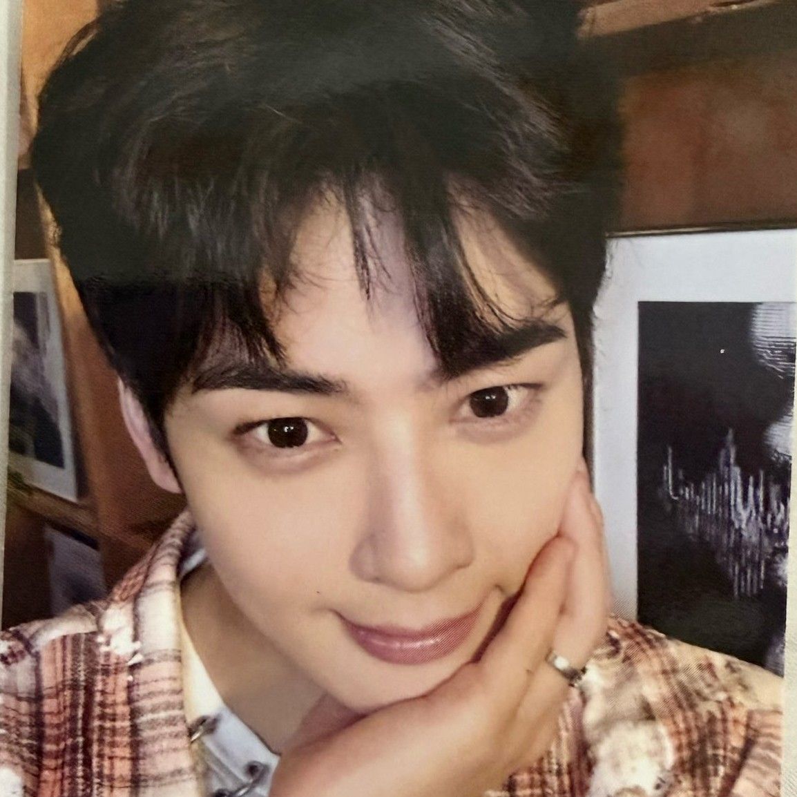 Behind-the-scenes cut of Cha Eunwoo