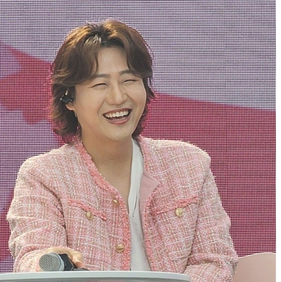 A moment captured by a fan of Min Soohyun