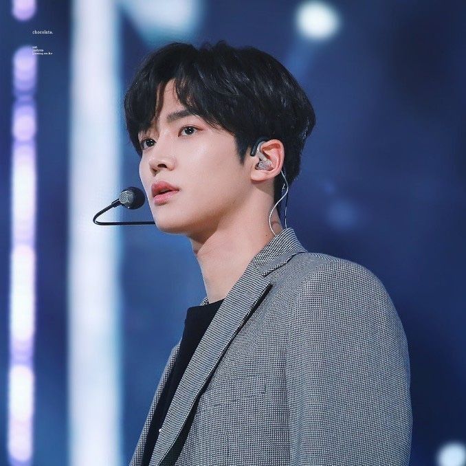 Momen yang diabadikan oleh penggemar Rowoon