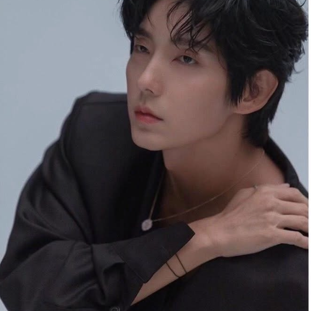 A moment captured by a fan of Lee Joongi