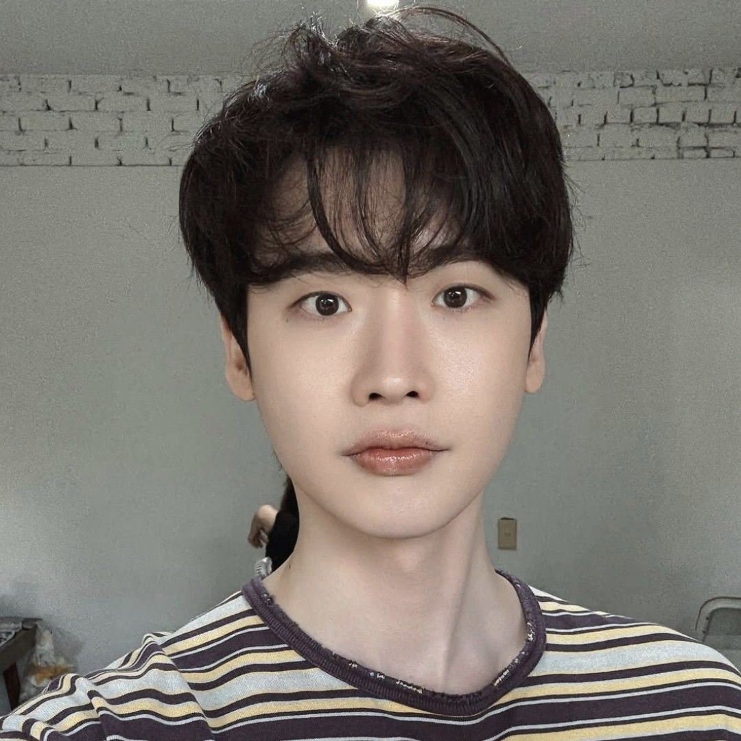 Recent activity shot of Lee Jongsuk