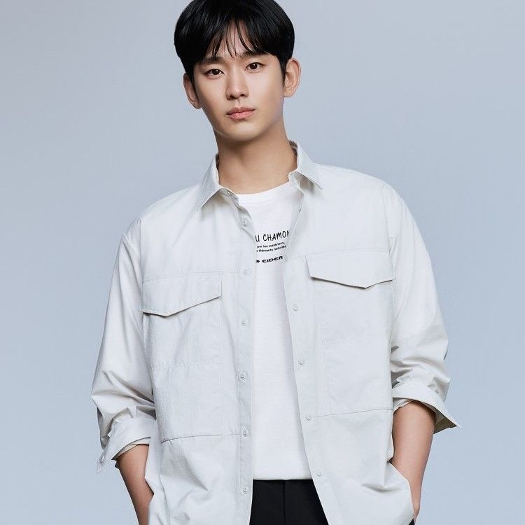 粉丝拍下的金秀贤瞬间