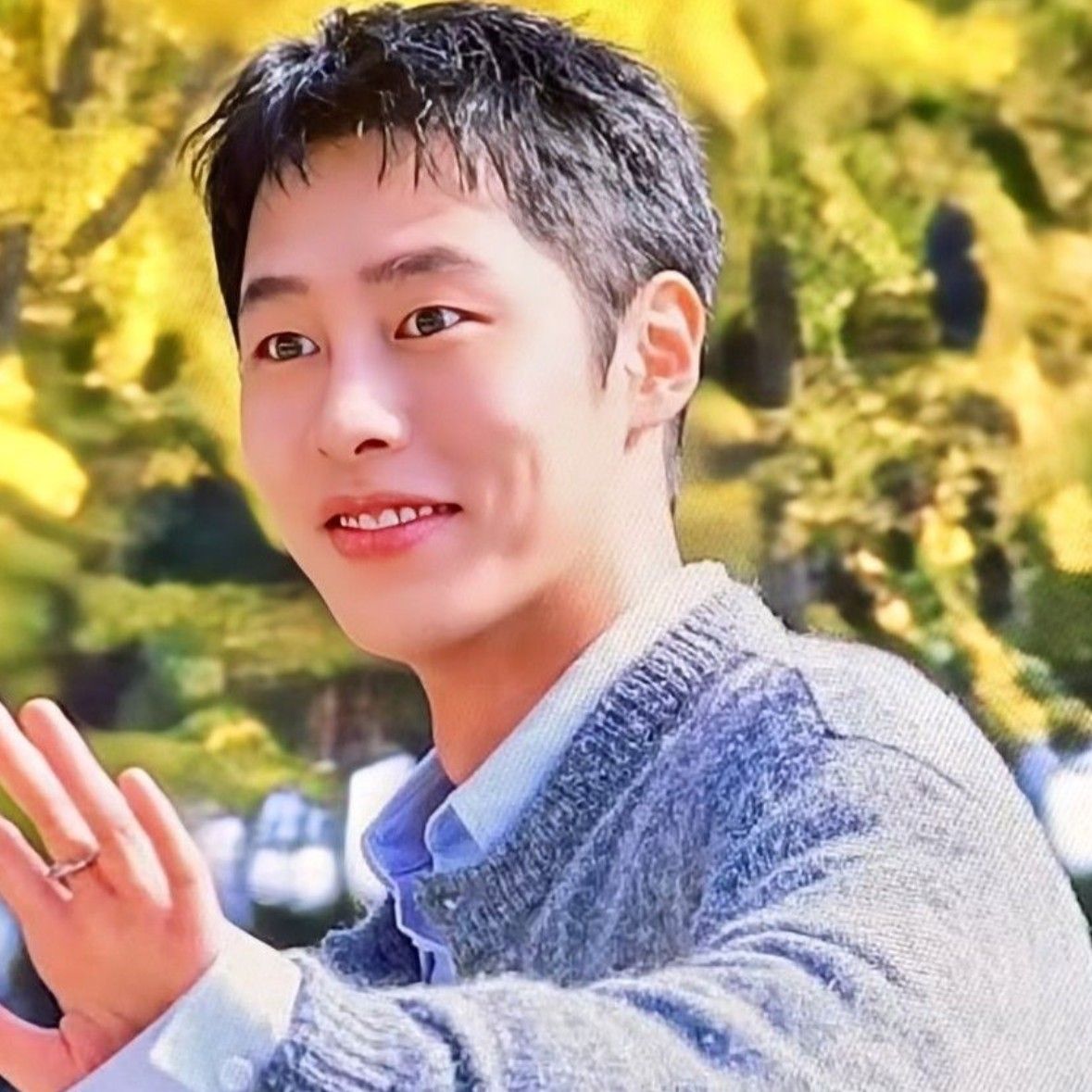 Behind-the-scenes cut of Lee Jaewook