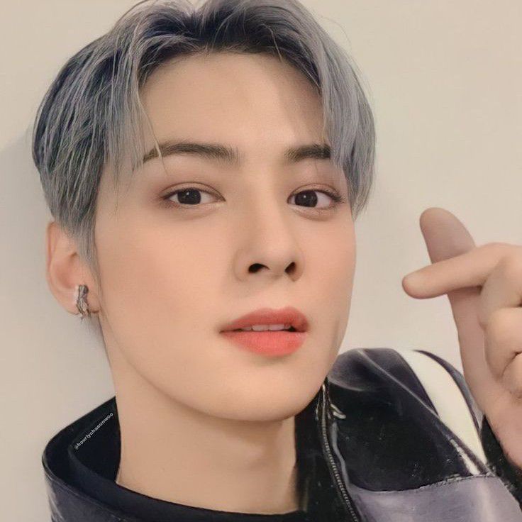 Recent activity shot of Cha Eunwoo