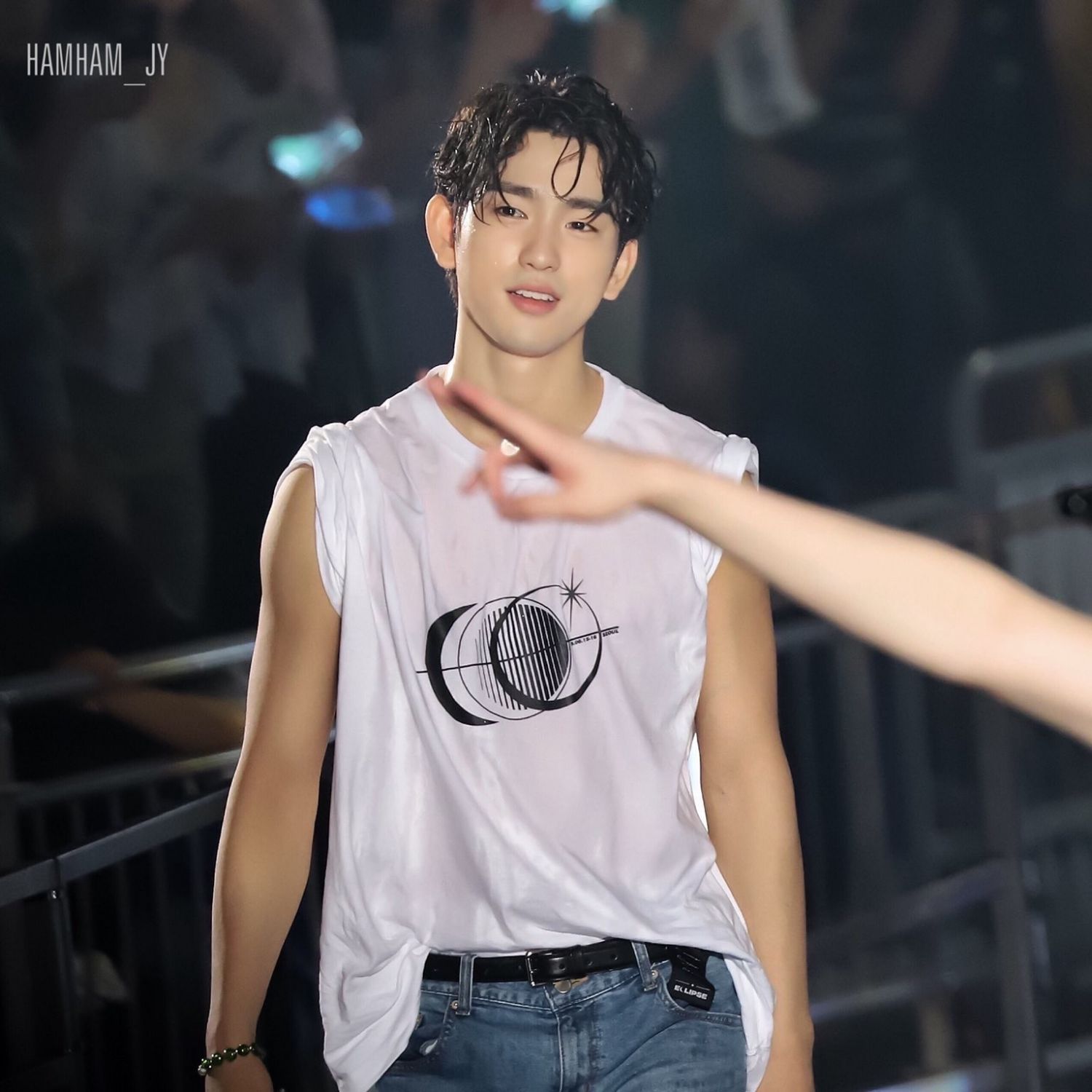 Behind-the-scenes cut of Park Jinyoung