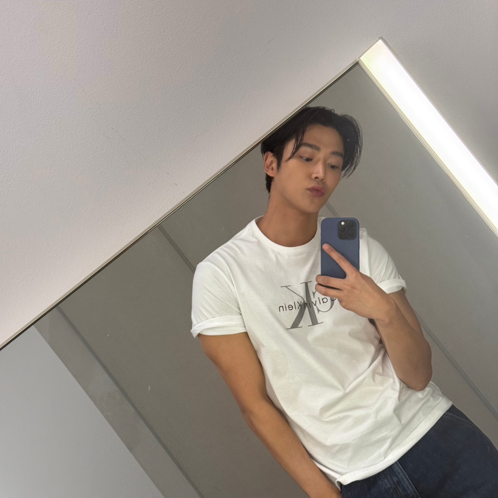 Foto kegiatan terbaru dari Rowoon
