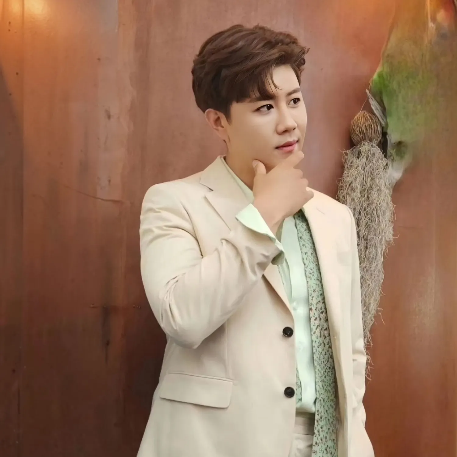 Behind-the-scenes cut of Jin Haesung