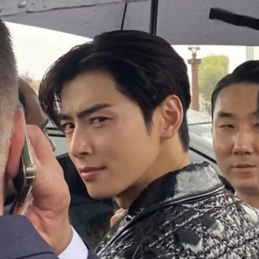 A moment captured by a fan of Cha Eunwoo