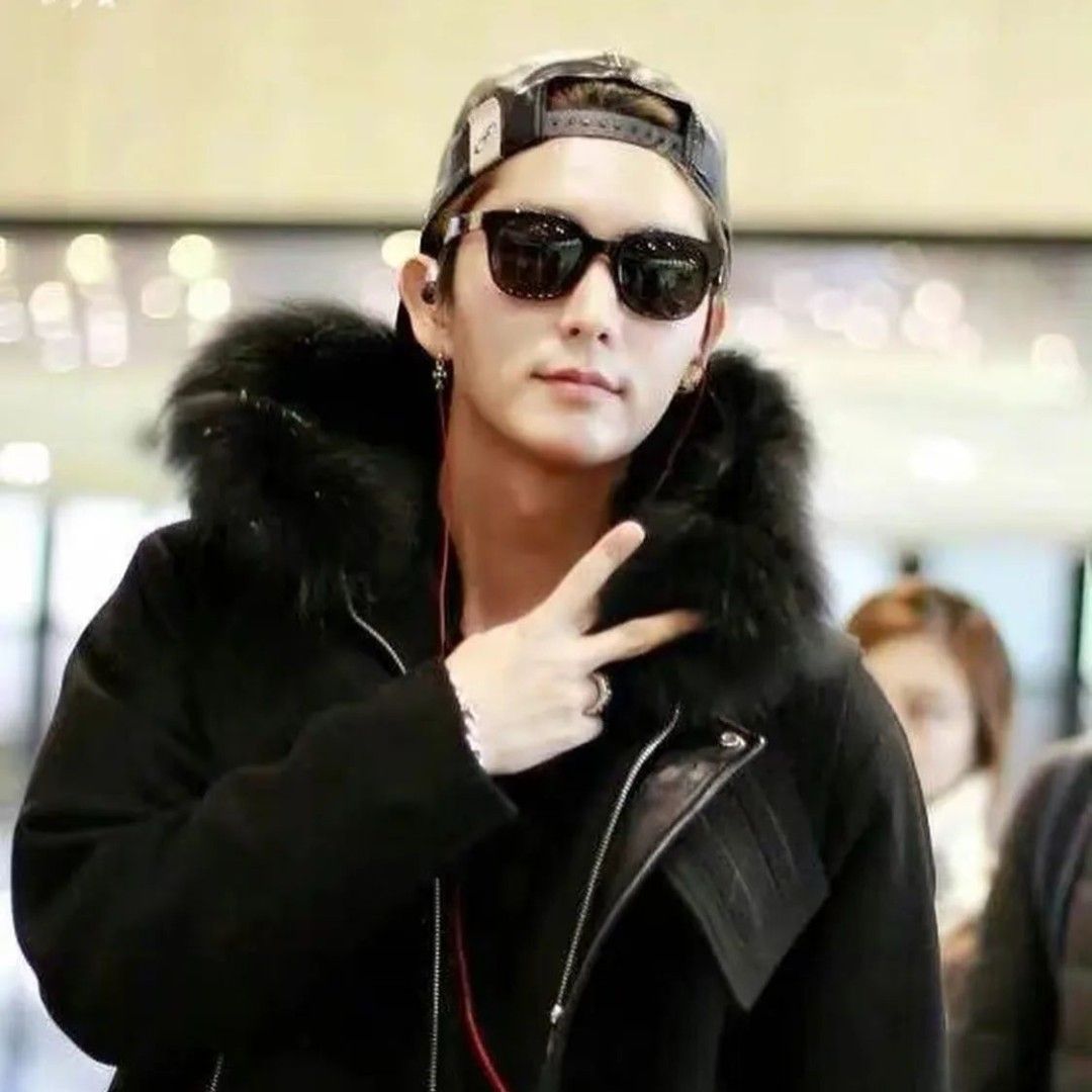 A moment captured by a fan of Lee Joongi