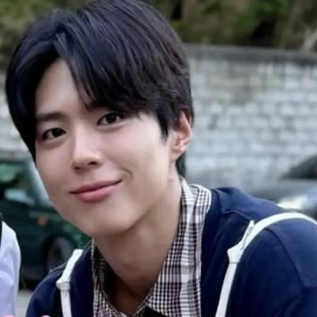 Behind-the-scenes cut of Park Bogum
