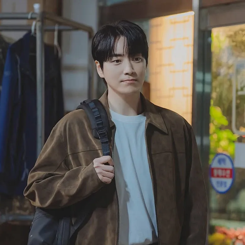 A moment captured by a fan of Lee Joonhyuk