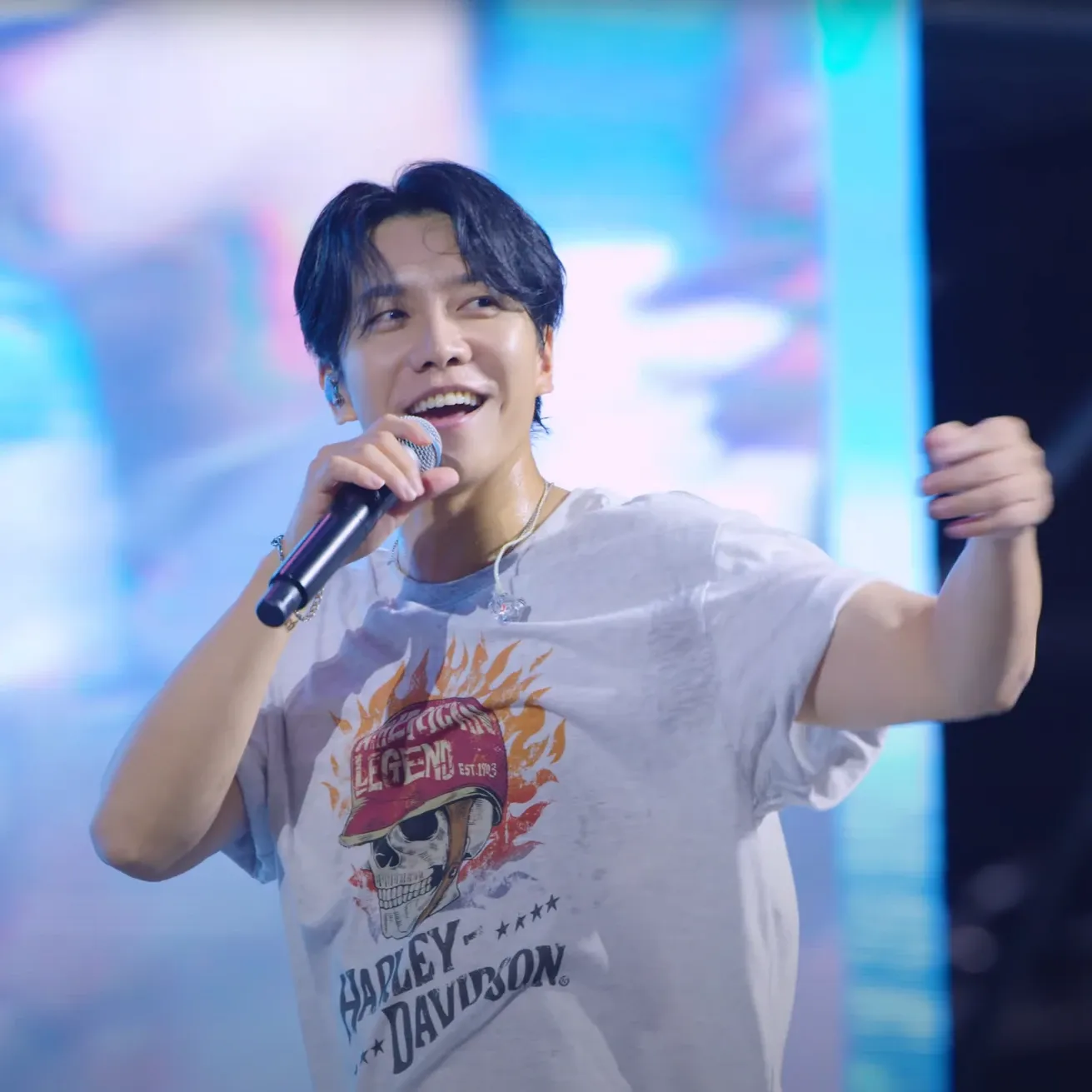 A moment captured by a fan of Lee Seunggi