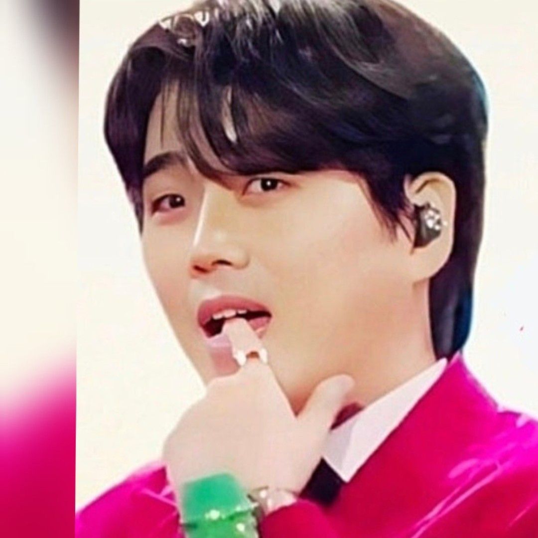 Behind-the-scenes cut of Hwang Youngwoong