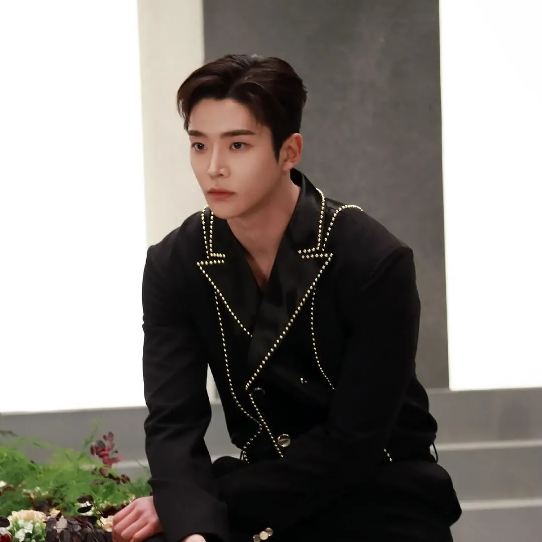 Momen yang diabadikan oleh penggemar Rowoon