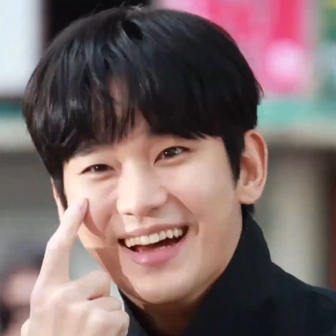 Foto kegiatan terbaru dari Kim Soohyun