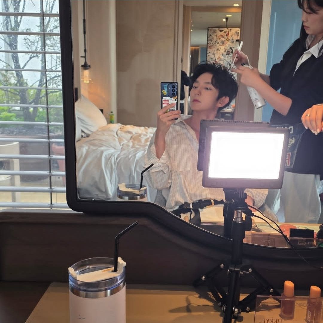Behind-the-scenes cut of Lee Joongi
