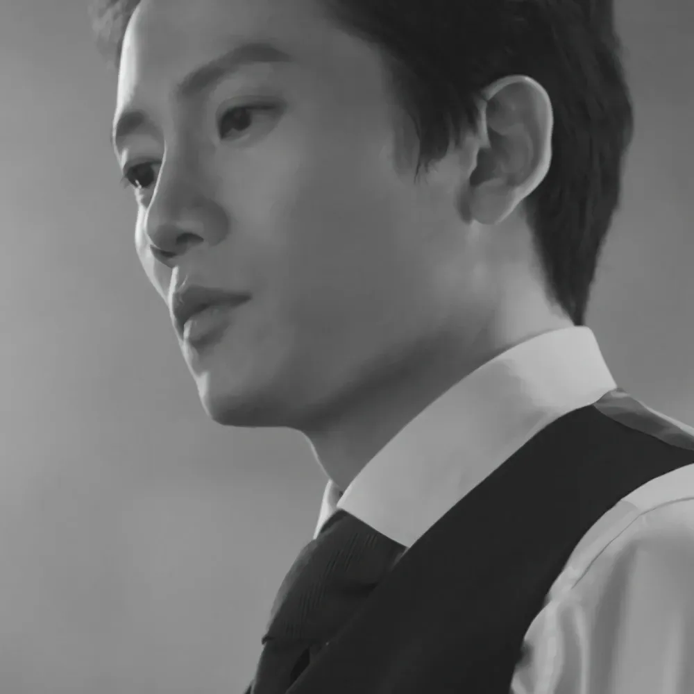 Latest photo of Ji Sung