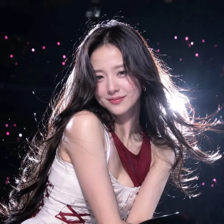 Latest photo of Jisoo (1995)