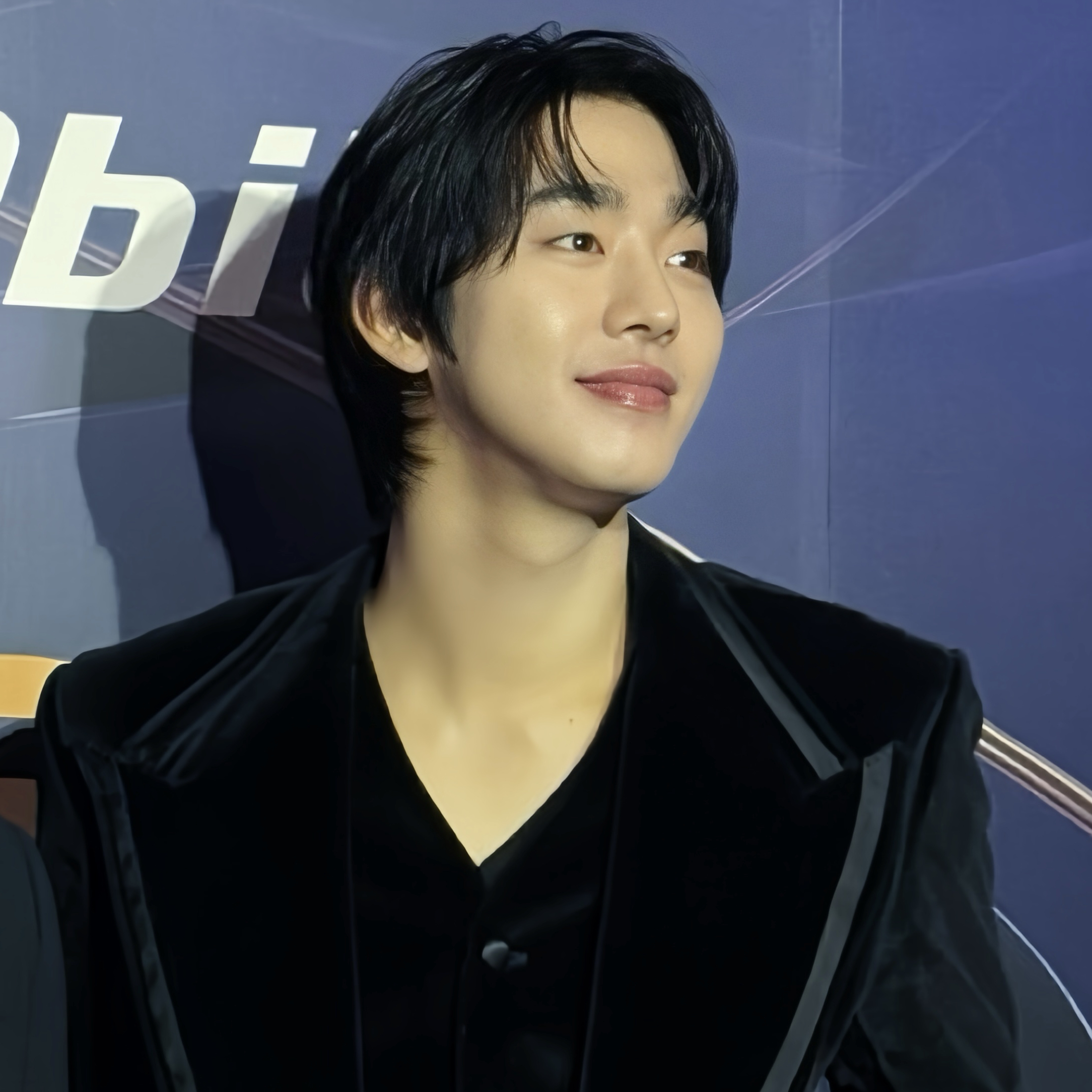 粉丝拍下的安孝燮瞬间