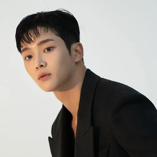 Foto terbaru dari Rowoon