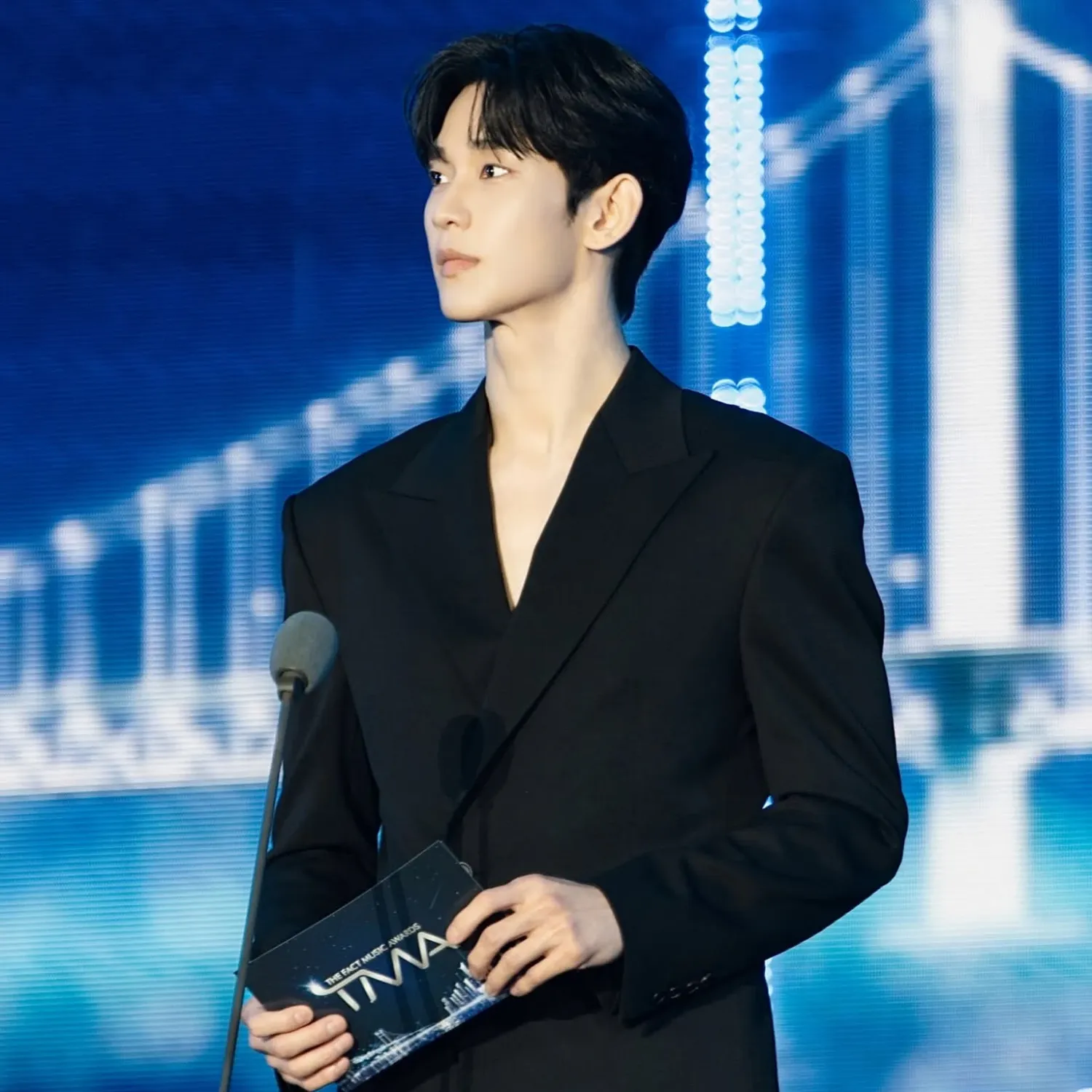 Behind-the-scenes cut of Kim Soohyun