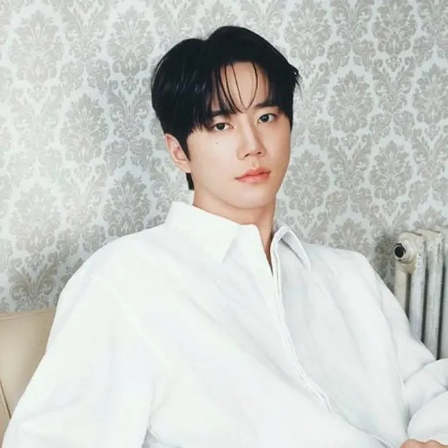 Behind-the-scenes cut of Lee Junyoung