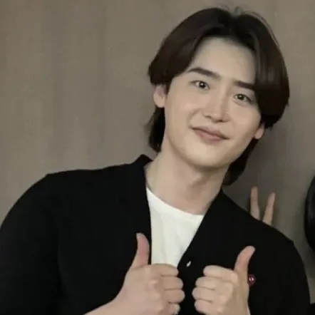 A moment captured by a fan of Lee Jongsuk
