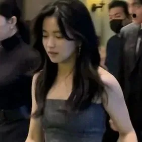 Behind-the-scenes cut of Kim Taeri