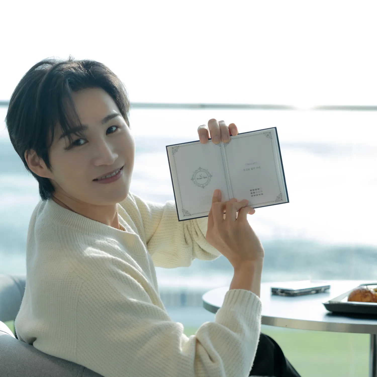 Behind-the-scenes cut of Kim Heejae