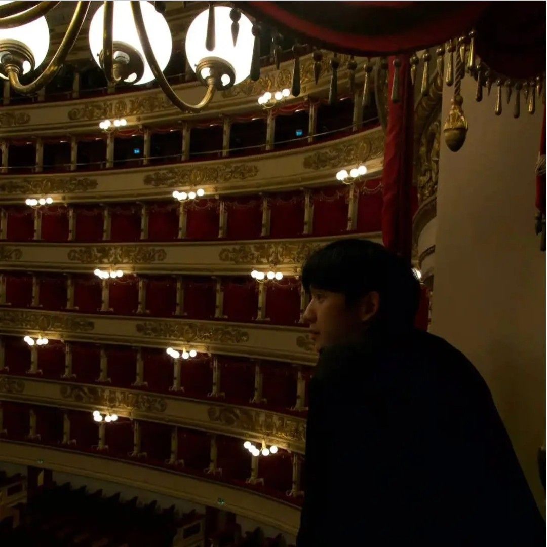 粉丝拍下的丁海寅瞬间