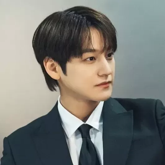 Behind-the-scenes cut of Kim Bum