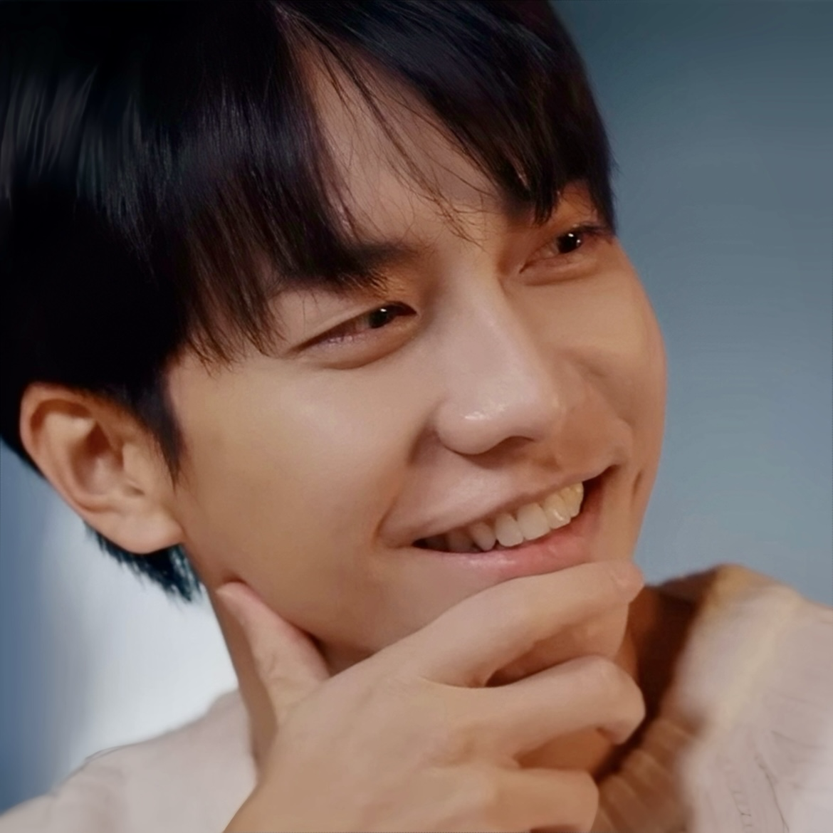 Behind-the-scenes cut of Lee Seunggi