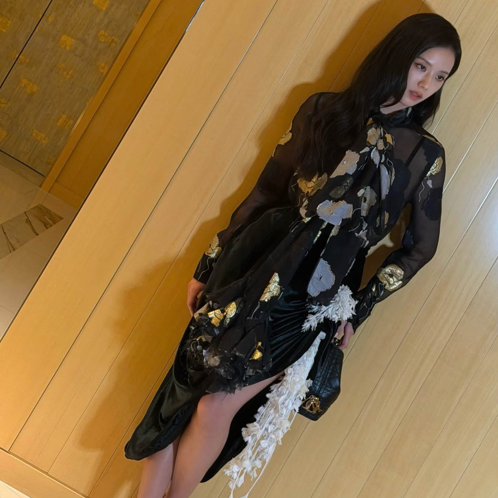 Behind-the-scenes cut of Jisoo (1995)