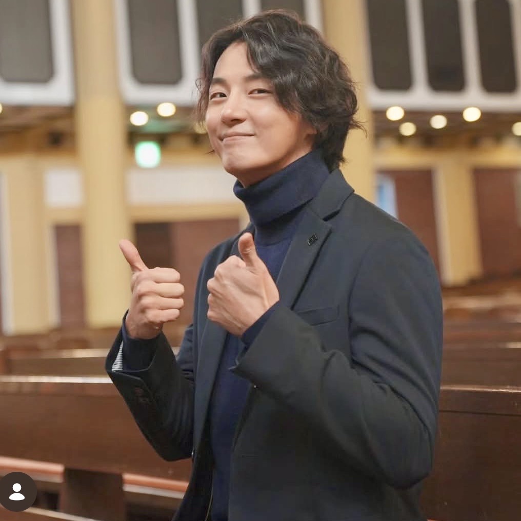 A moment captured by a fan of Yoon Shiyoon