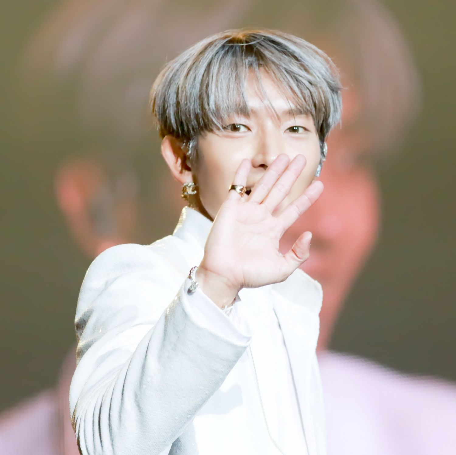 Behind-the-scenes cut of Lee Joongi