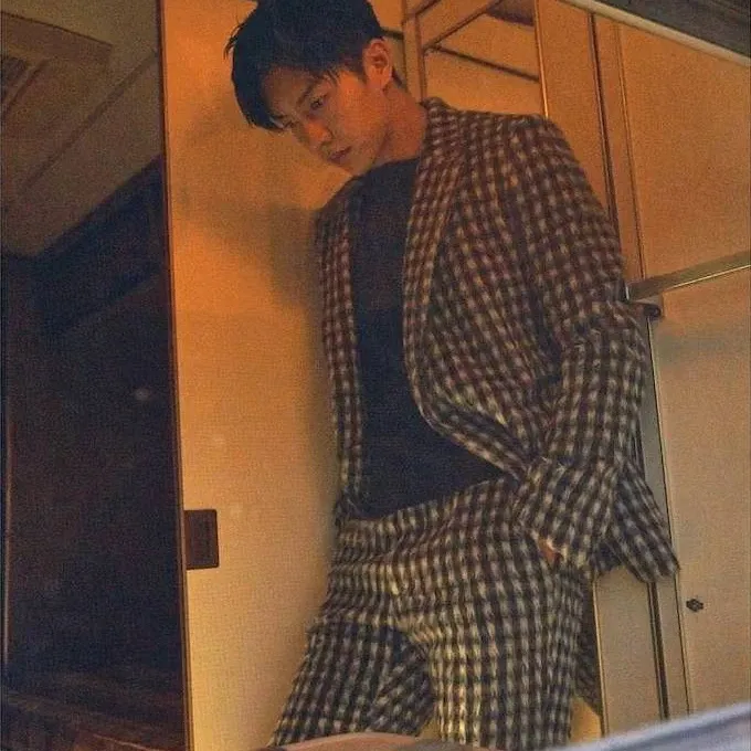 Behind-the-scenes cut of Lee Seunggi